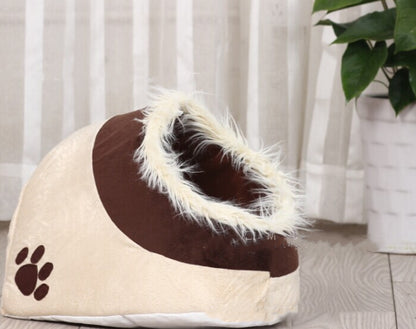Warm Pet Cave Bed – Plush Enclosed Dog & Cat House with Faux-Fur Trim (Winter Calming Nest)